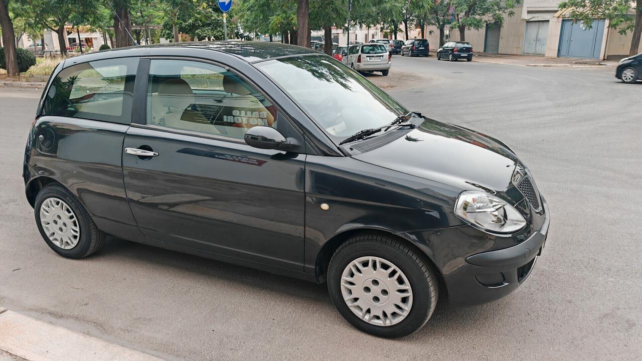Lancia Ypsilon 1.2 16V Platino
