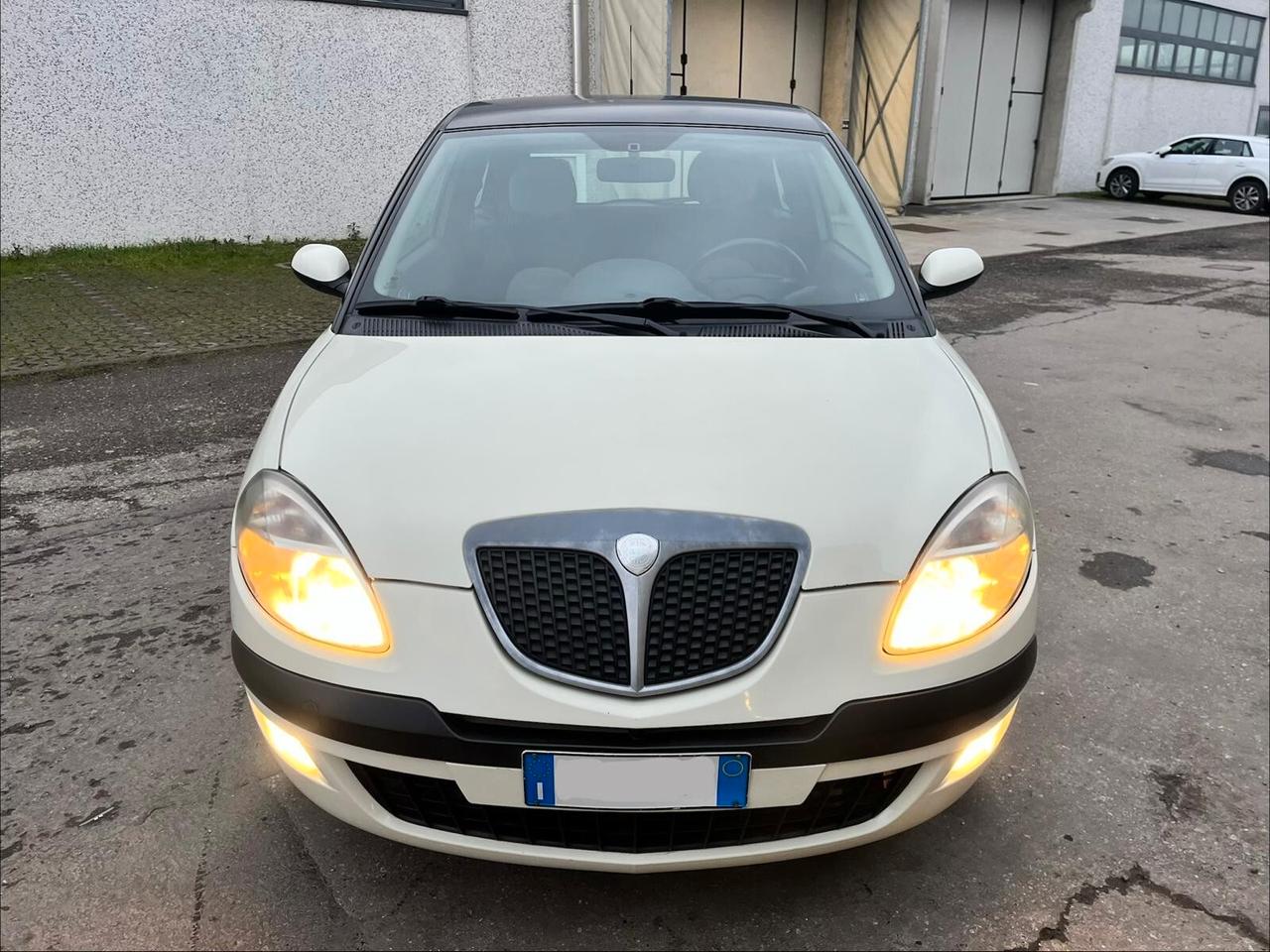 Lancia Ypsilon 1.2 Momo Design