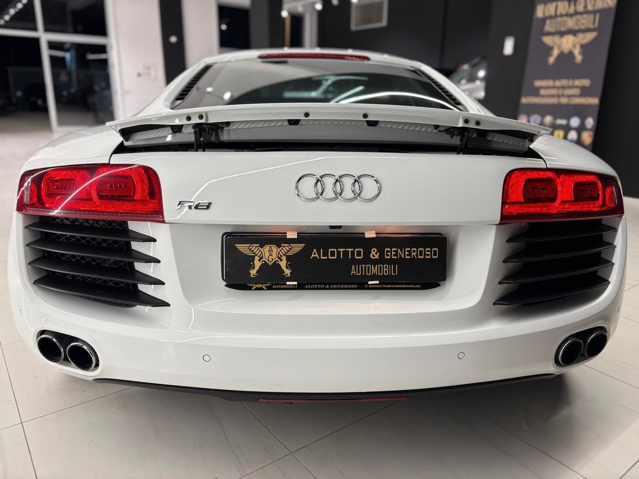 Audi R8 4.2 V8 FSI quattro R tronic