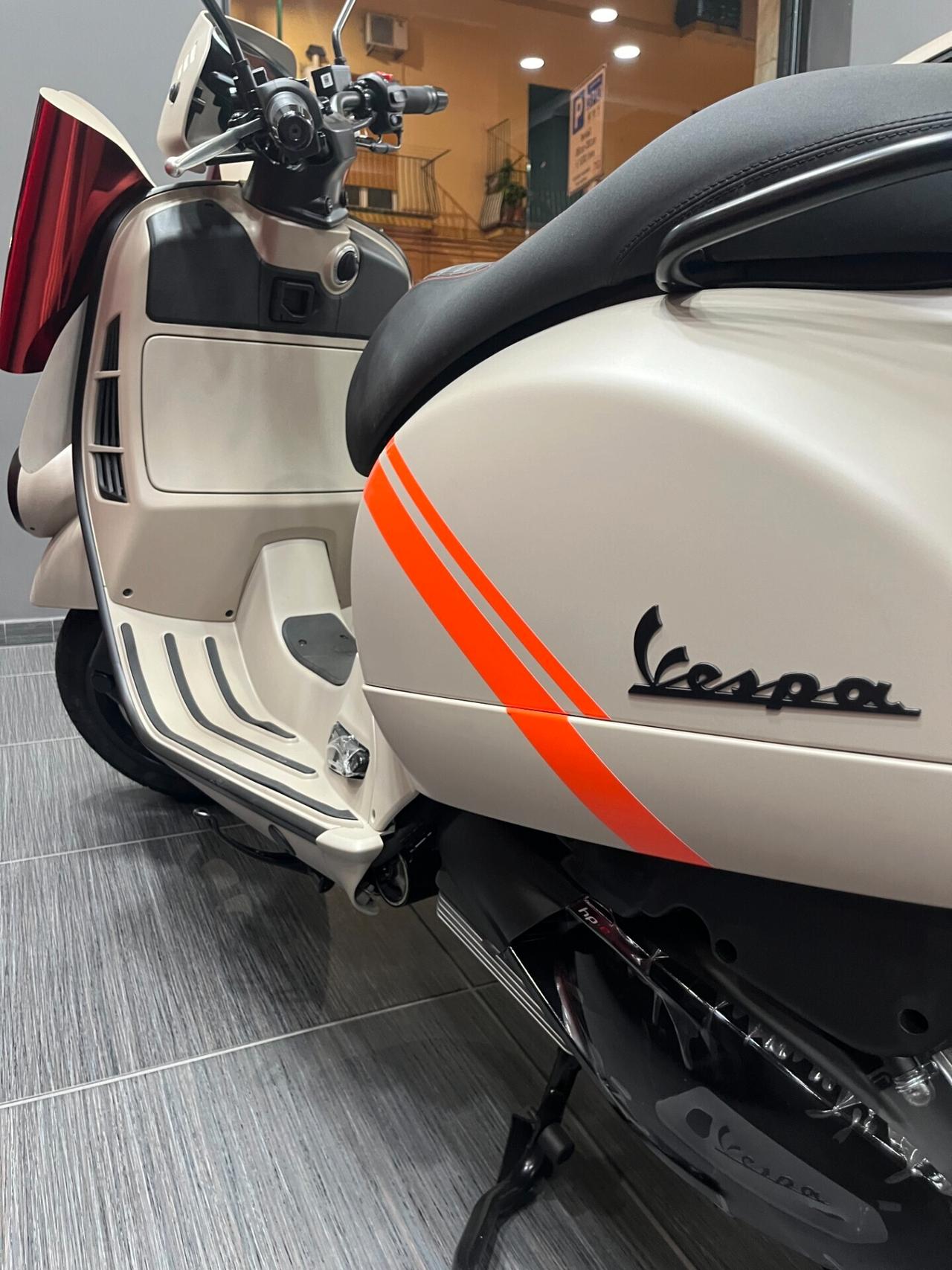 Vespa GTV 300 Beige Avvolgente - Pronta Consegna