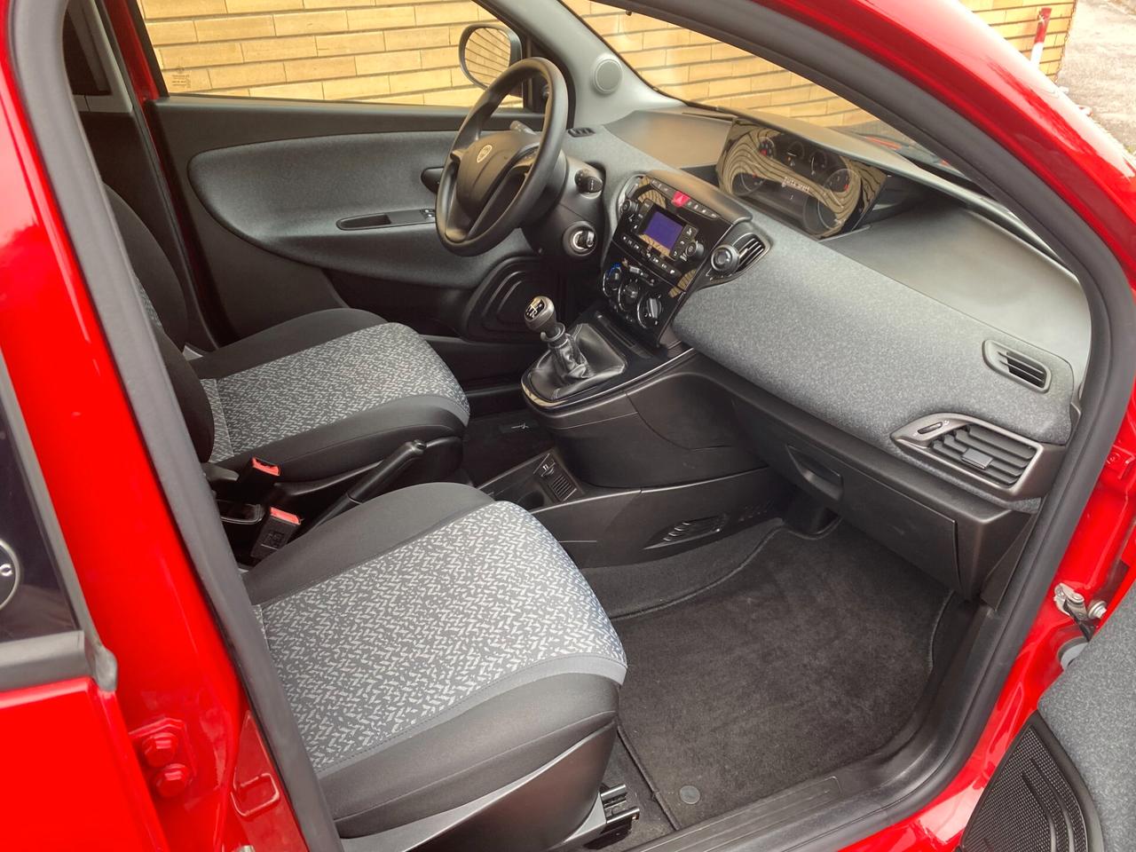 Lancia Ypsilon 1.2 69 CV 5 porte S&S Gold hybrid ecochic