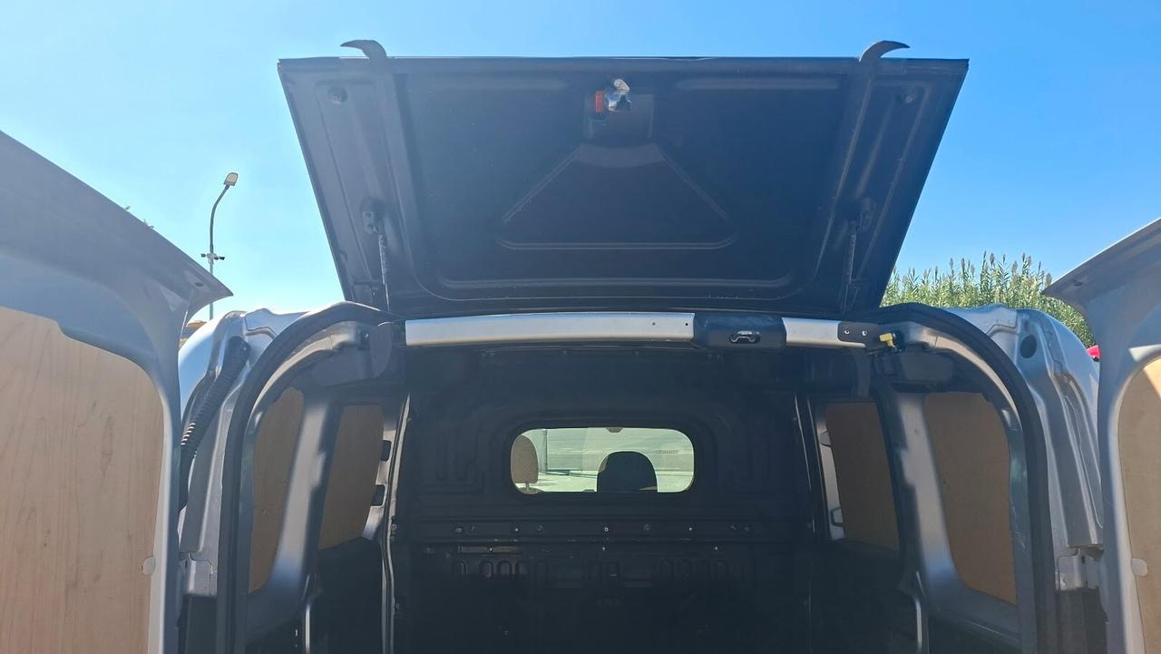 Fiat Doblò Cargo 1.6 MJT con tetto apribile posteriore