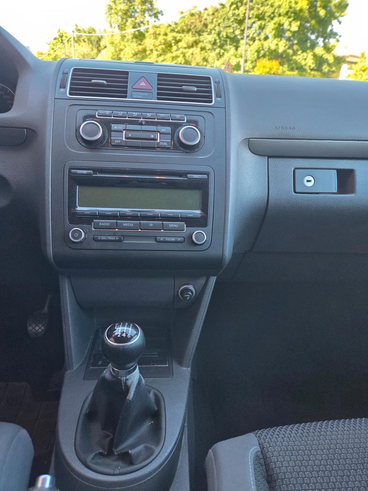 Volkswagen Touran 7 posti - 2011