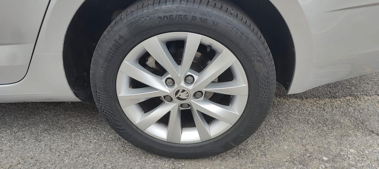 Skoda Octavia 1.5 DSG Wagon Ambition G-Tec