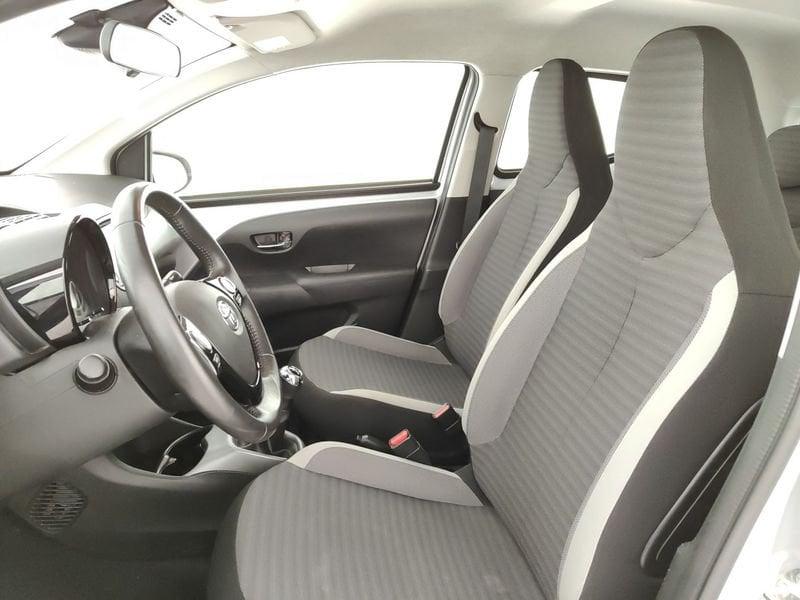 Toyota Aygo 1.0 VVT-i 72 CV 5 porte Connect X-Fun