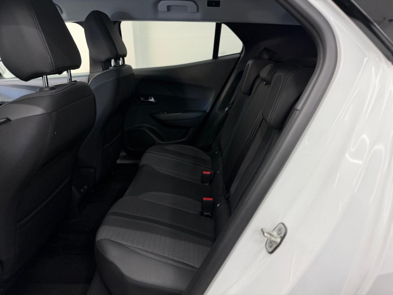 Peugeot 2008 BlueHDi 130 S&S EAT8 Allure Pack 2022