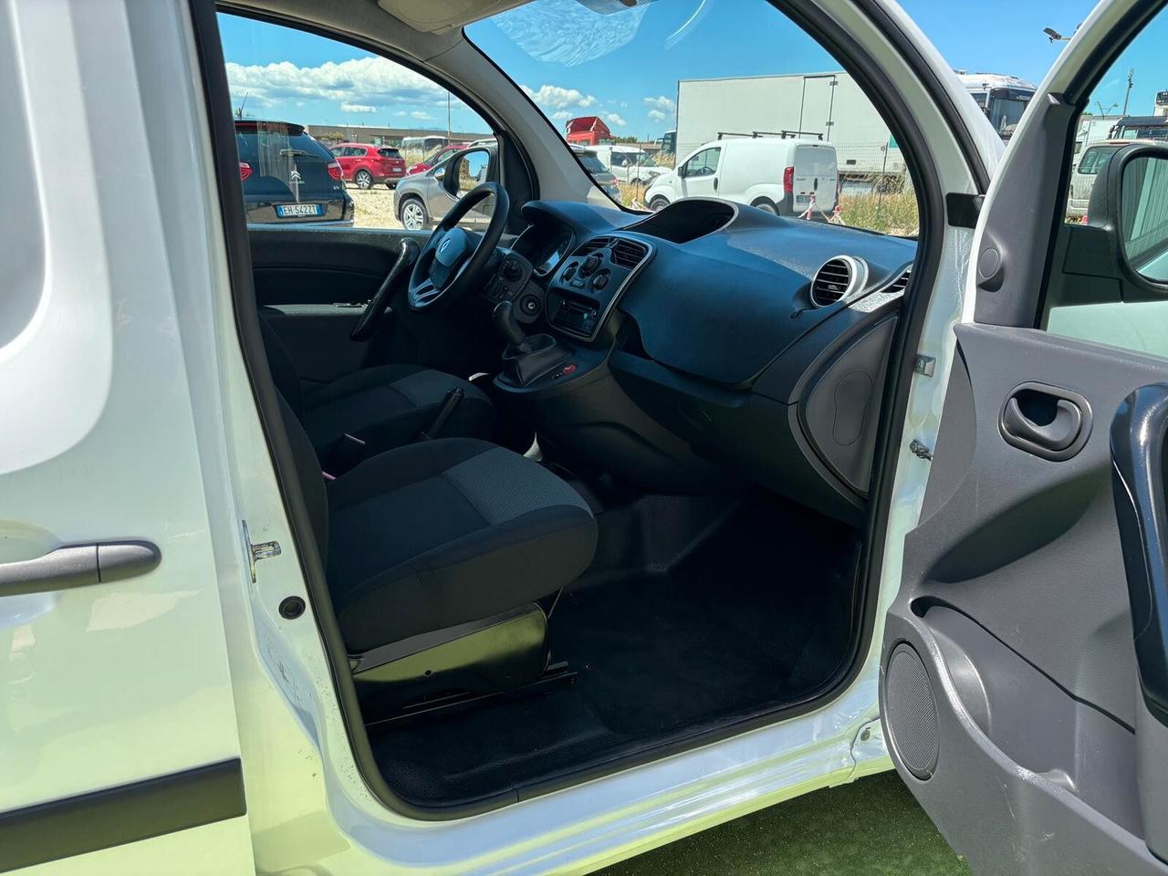 Renault kangoo DIESEL 1.5 DCI 2 POSTI