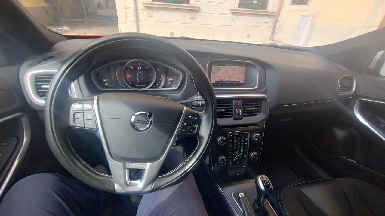 Volvo V40 D2 R-design
