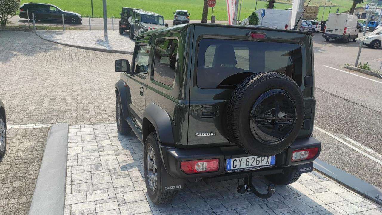 Suzuki Jimny 4 posti