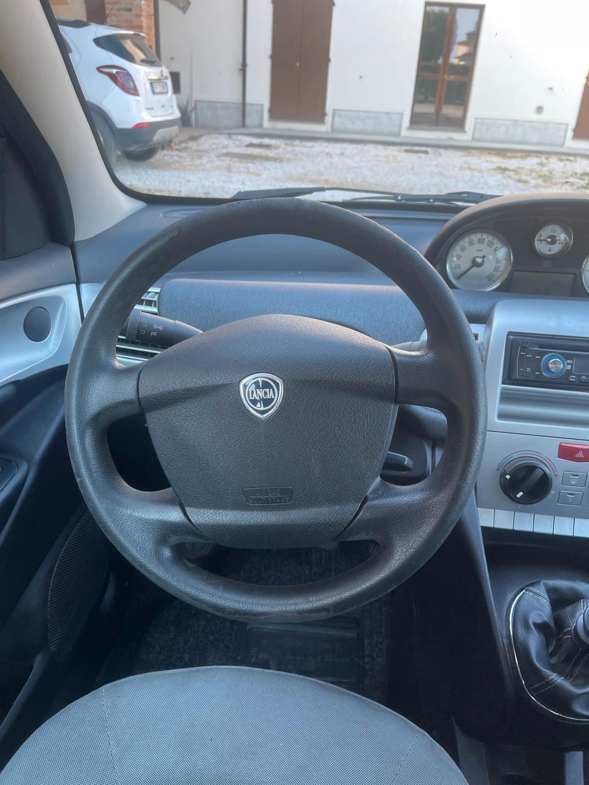 Lancia Ypsilon 1.4 Argento Ecochic GPL