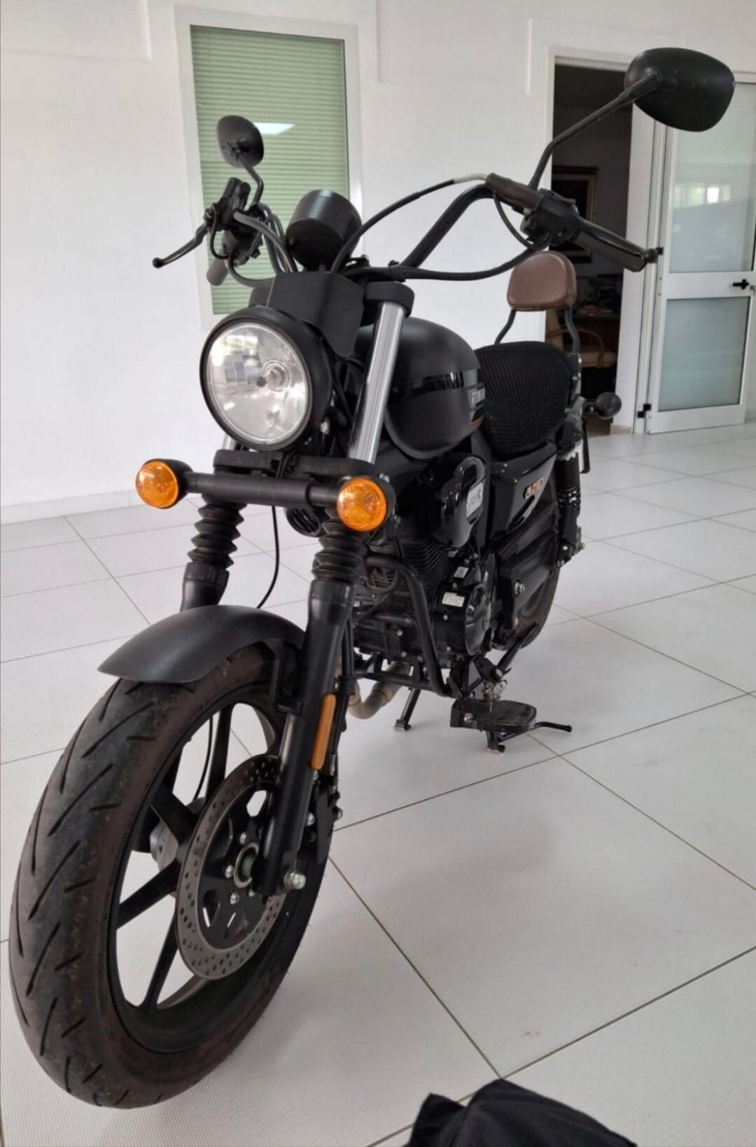 Um Renegade Commando 125