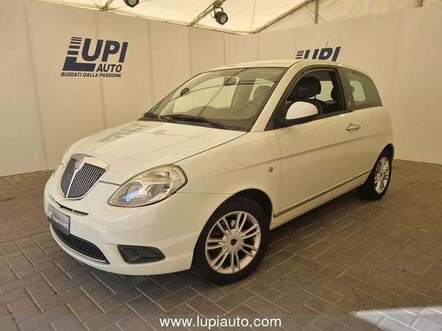 Lancia Ypsilon 1.2 8v Platino adatta ai neo patentati