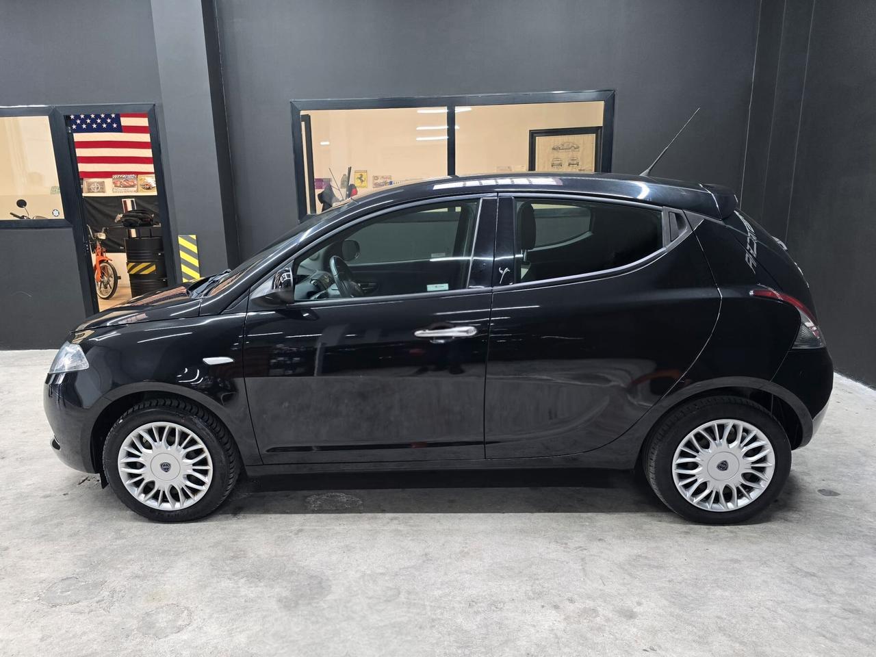 Lancia Ypsilon SeS Silver