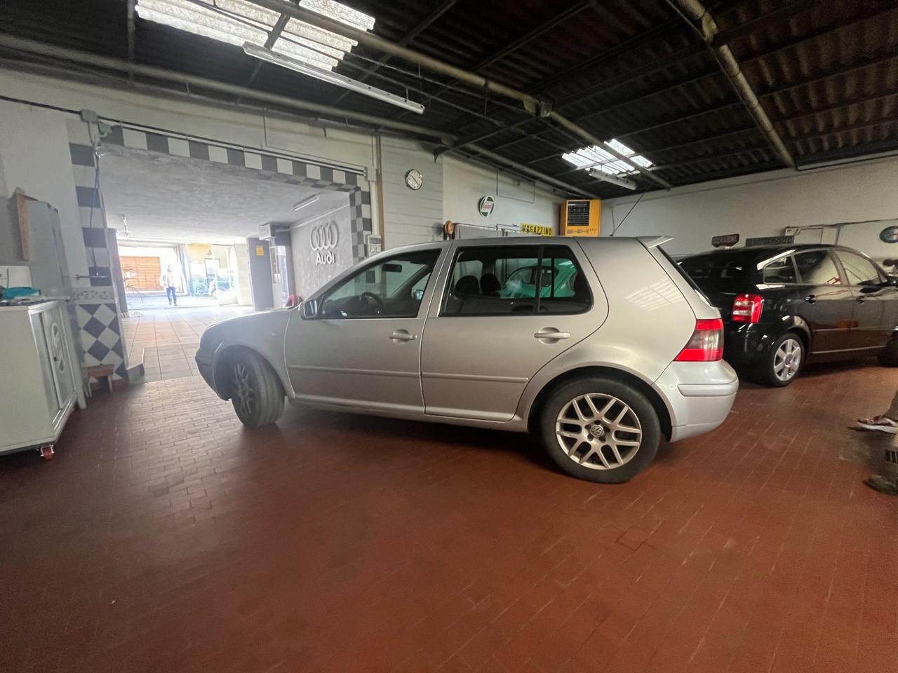 Volkswagen Golf 1.6 16V cat 5 porte Highline