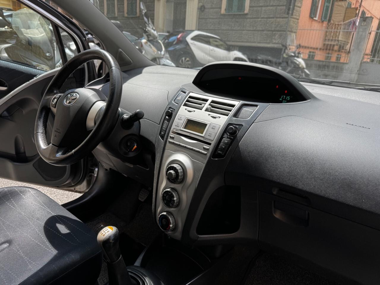 Toyota Yaris 1.3 5 porte Sol