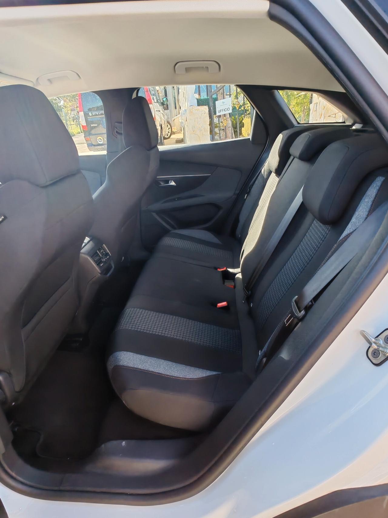 Scopri la PEUGEOT 3008 diesel automatica