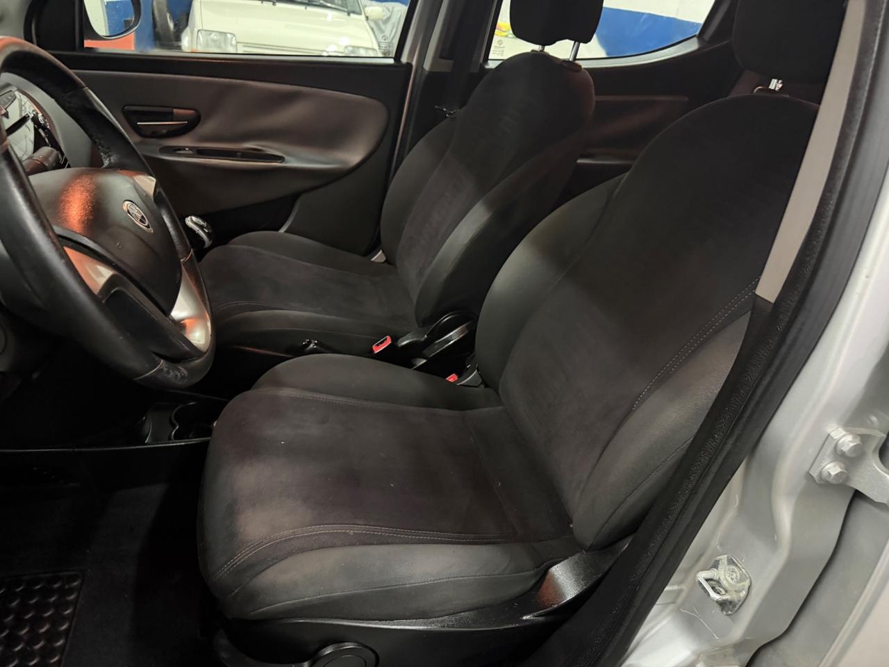 Lancia Ypsilon 1.2 69 CV 5 porte S&S Silver