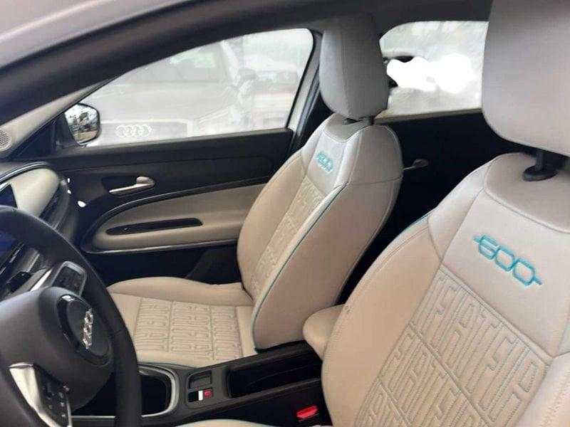 FIAT 600 1.2 Hybrid 136cv La Prima