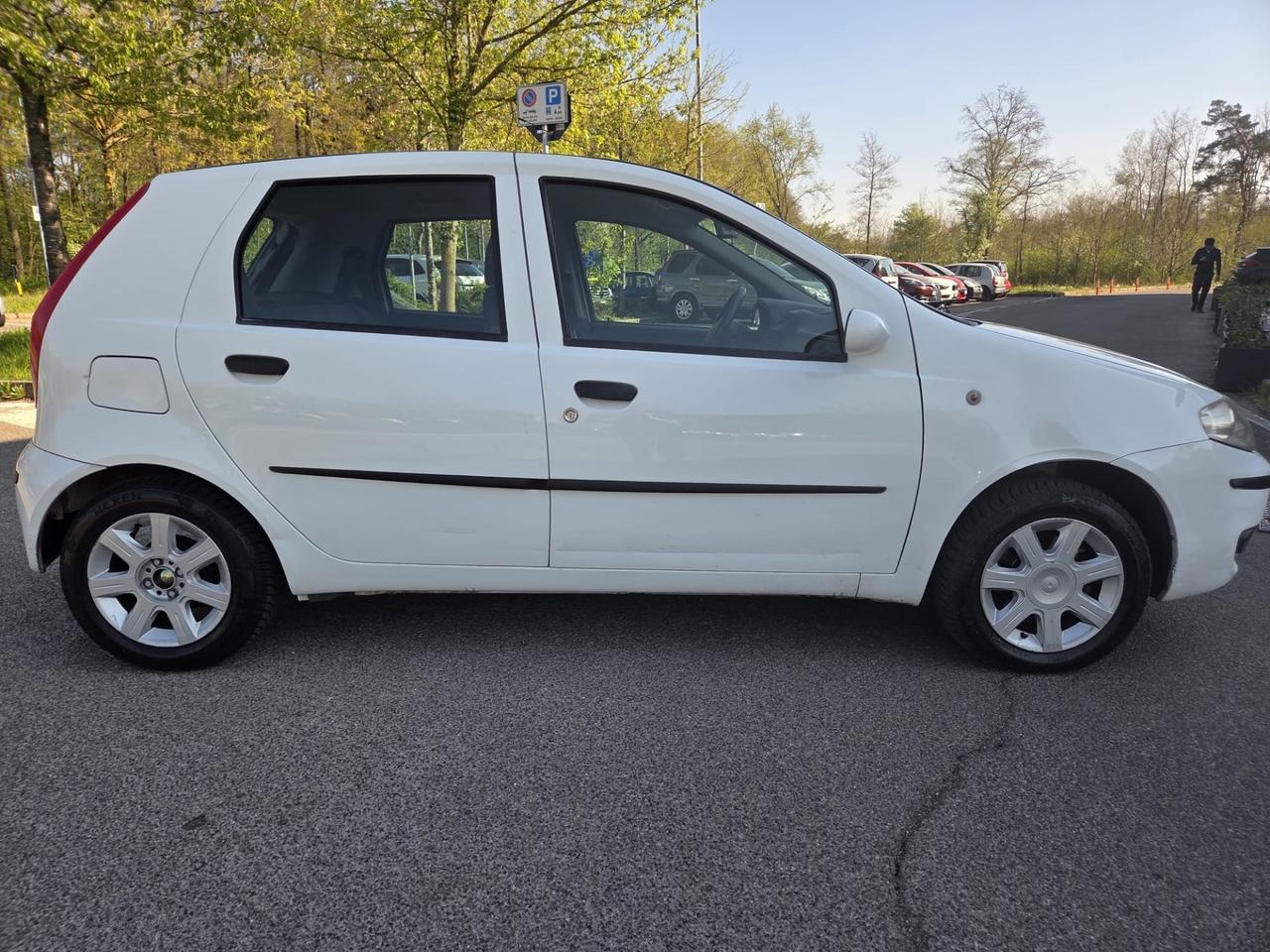 Fiat Punto 1.2 16V 5 porte Emotion* Neo patentati *