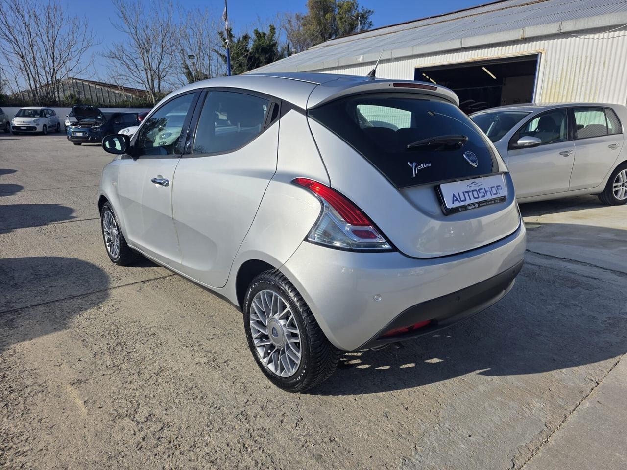 Lancia Ypsilon 1.2 69 CV 5 porte S&S Gold