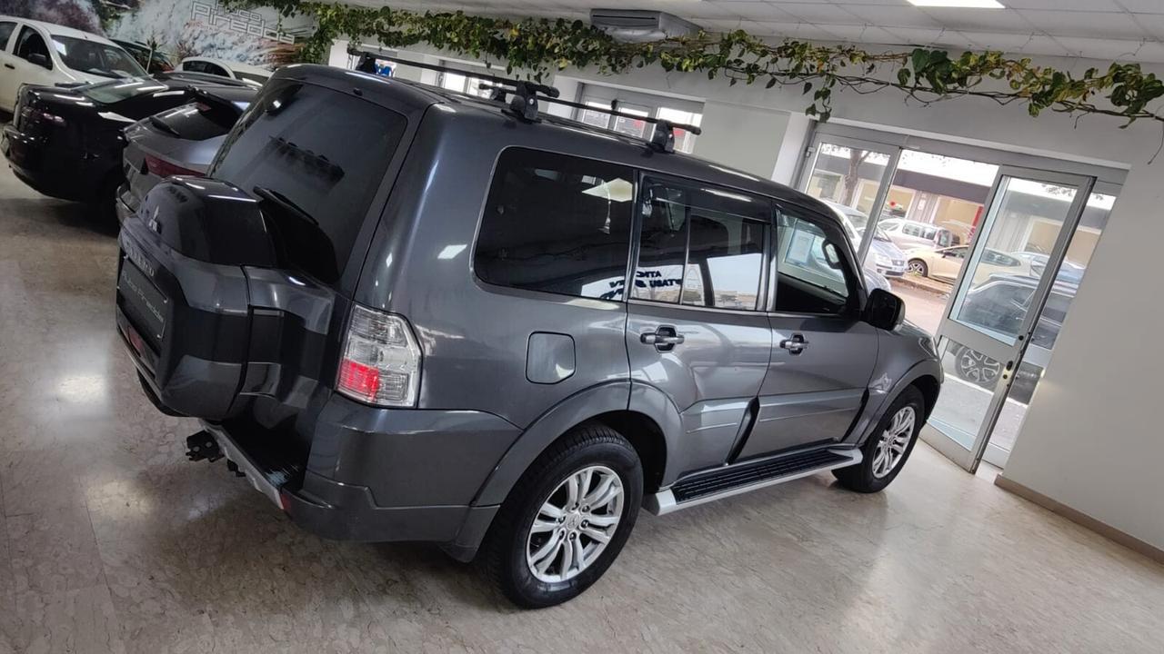 Mitsubishi Pajero 3.2 DI-D 16V aut. 5p. Intense 7 Posti Gancio Traino