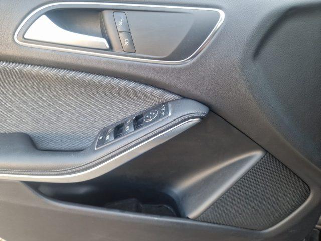 MERCEDES-BENZ GLA 180 d Automatic Business