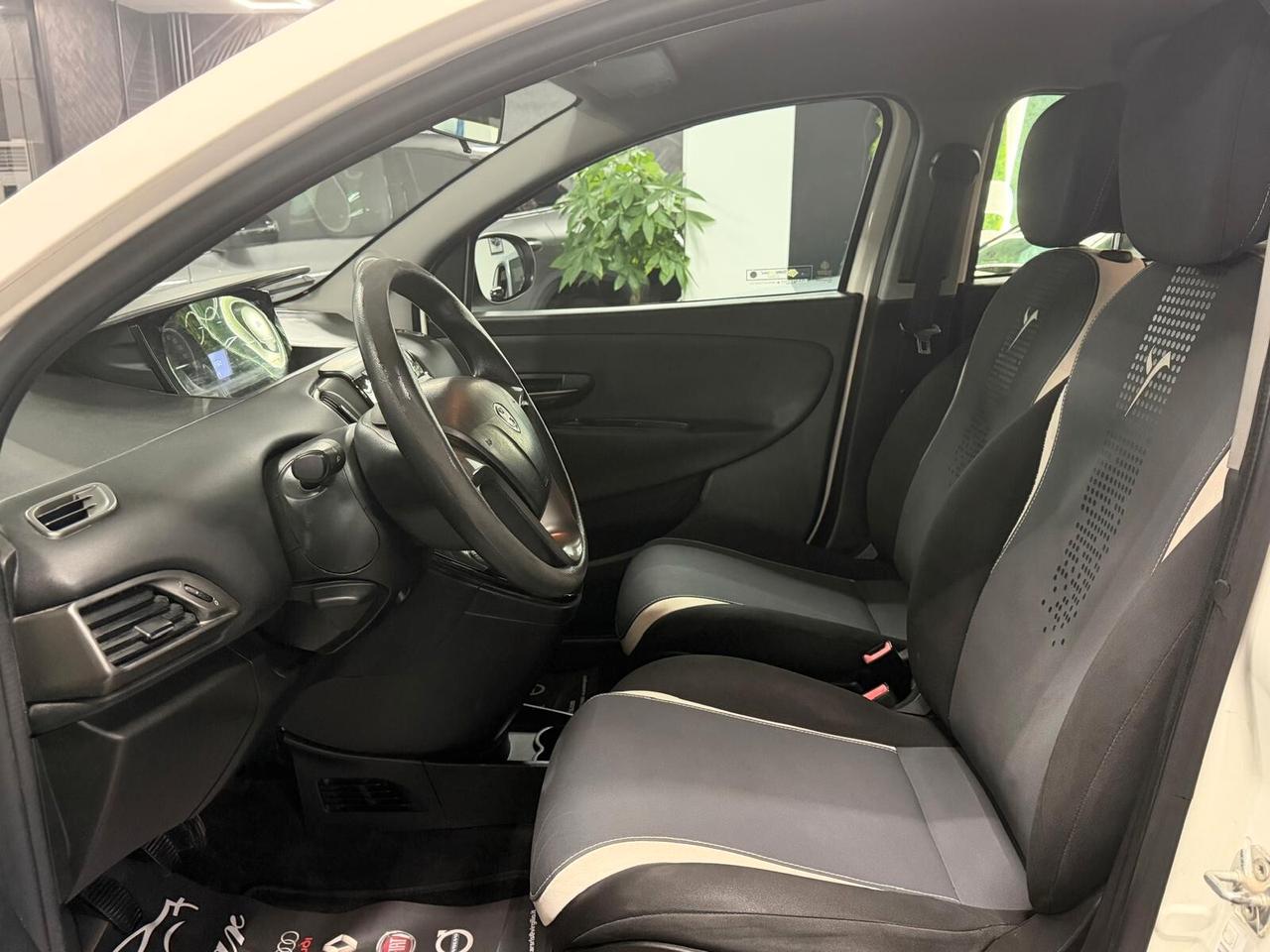 LANCIA YPSILON 900CC 84CV 62KW OK NEOPATENTATI ANNO 2015