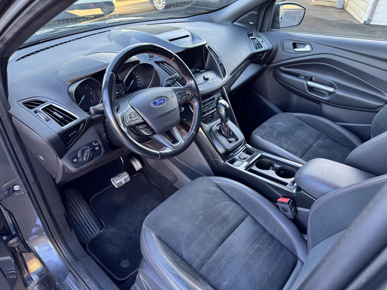 Ford Kuga 1.5 TDCI 120CV S&S 2WD Powershift ST-Line Business