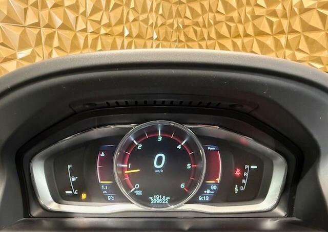 Volvo XC 60 XC60 2.4 d5 R-design Kinetic awd 220cv geartronic