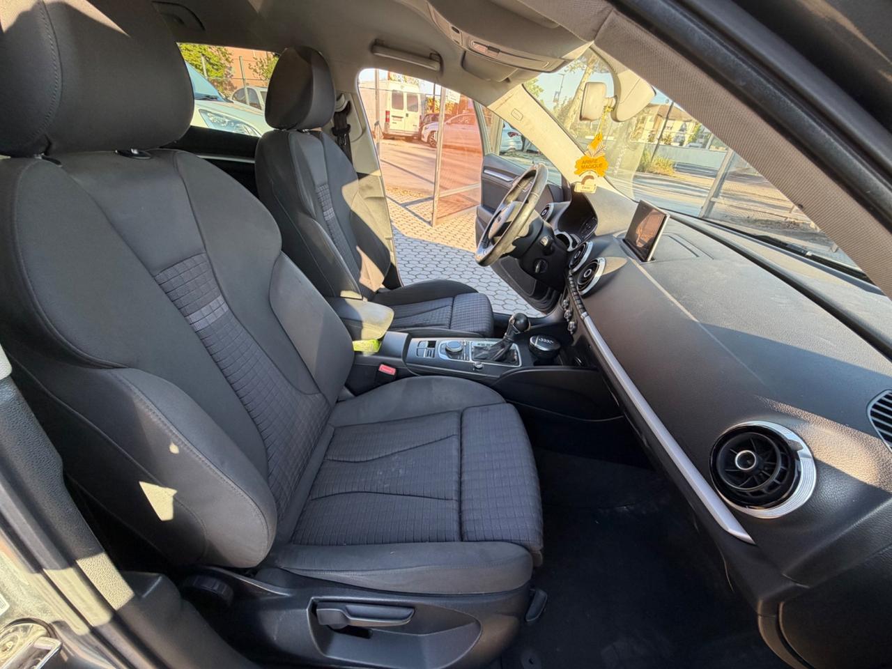 Audi A3 1.6 TDI clean diesel S tronic Ambition