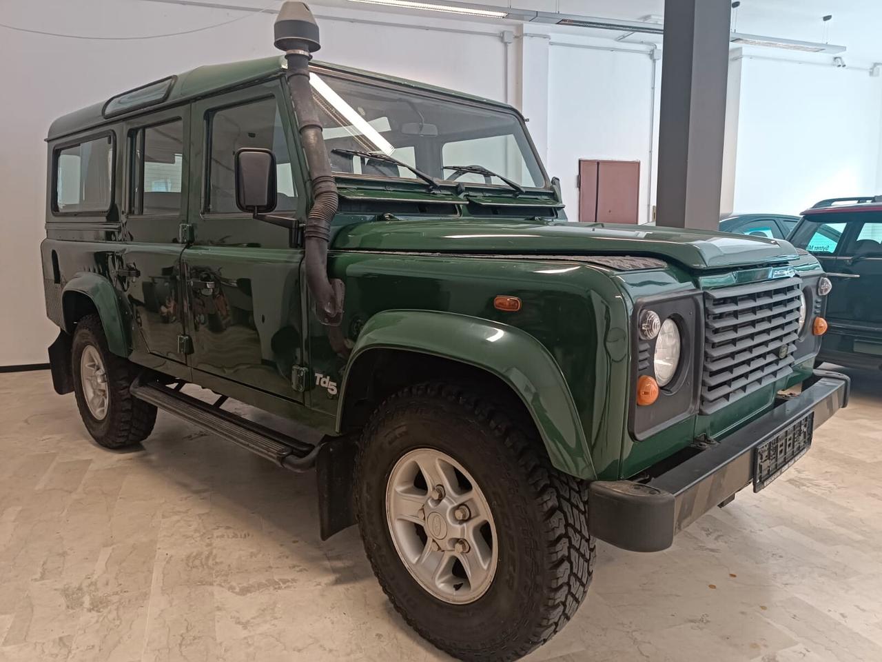 Land Rover Defender 110 2.5 Td5 cat 9 posti