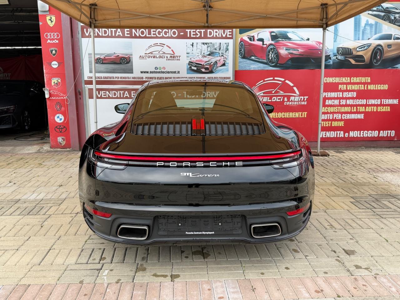 Porsche 992 911 Coupe 3.0 Carrera total black/Porsche Approved