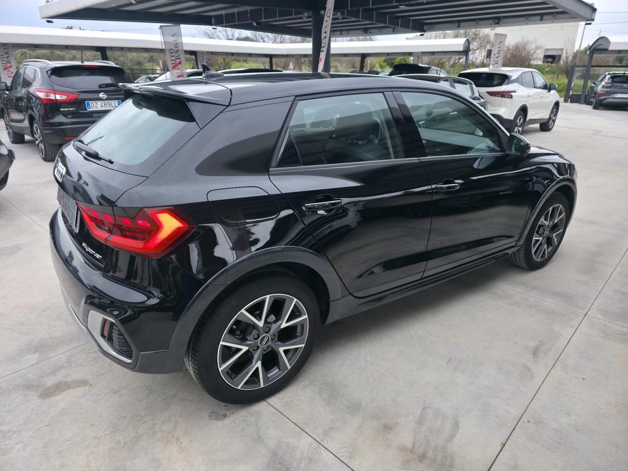 Audi A1 citycarver 35 TFSI Identity Contrast