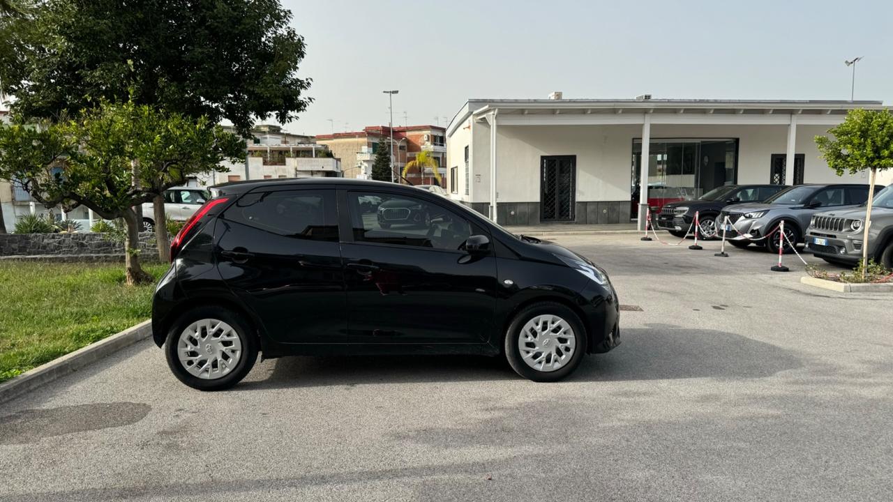 Toyota Aygo Connect 1.0 VVT-i 72 CV 5 porte x-cool MMT