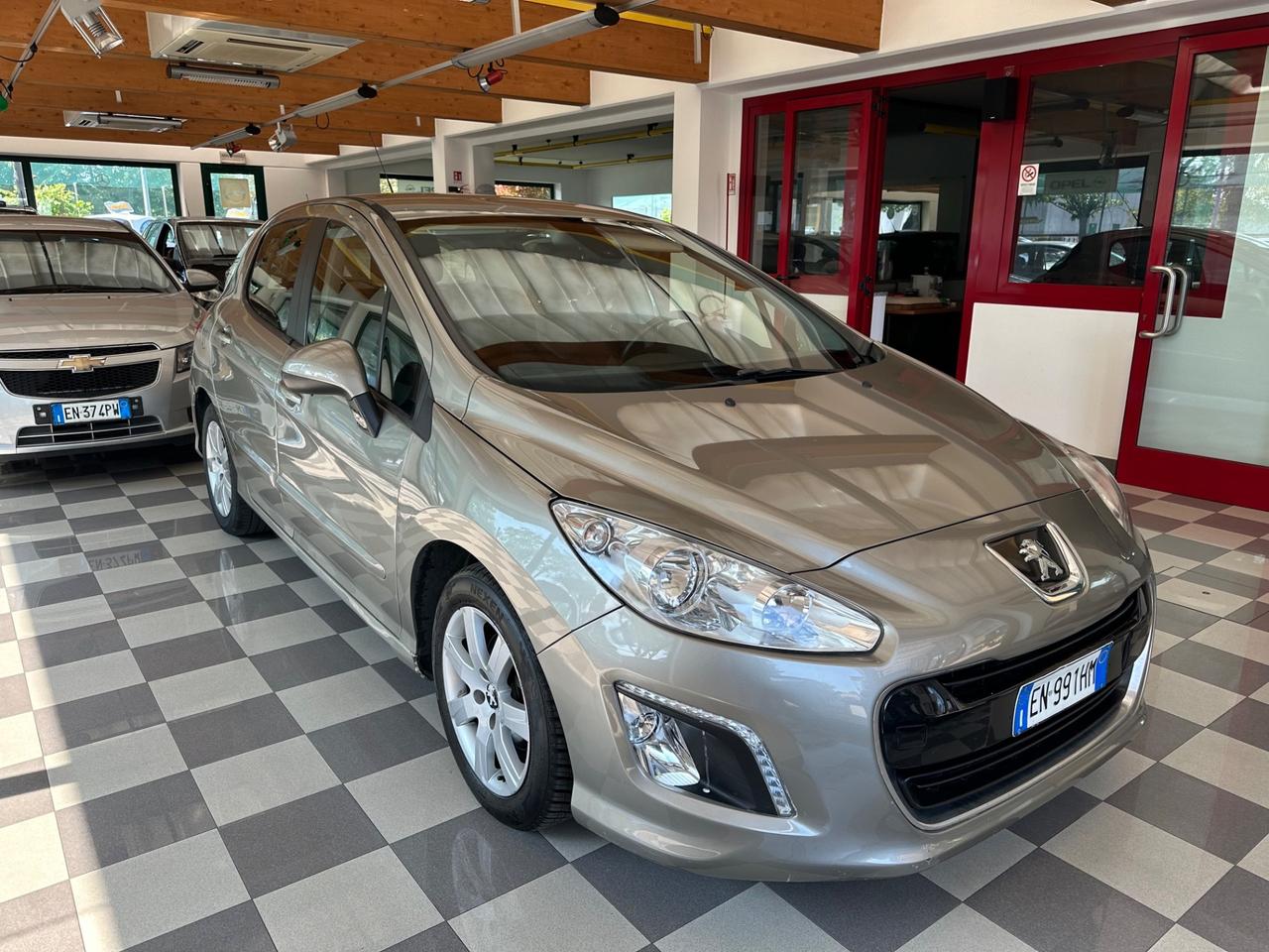 Peugeot 308 1.6 8V e-HDi 112CV Stop&Start 5p. Business