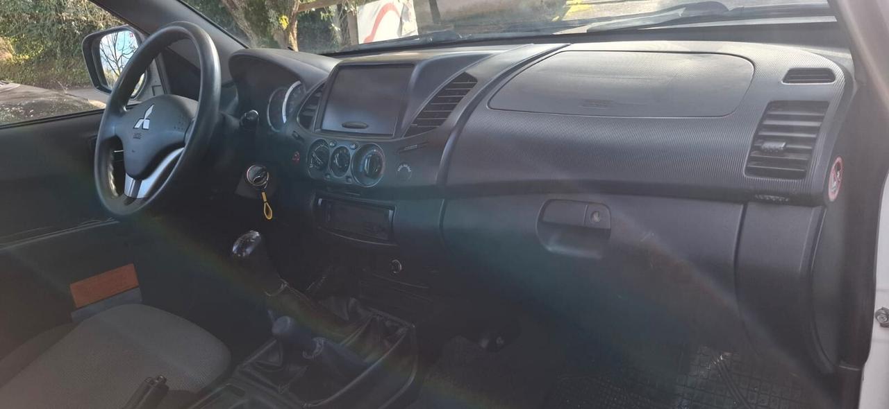 Mitsubishi L200 2.4 DI-D/154CV Club Cab Inform