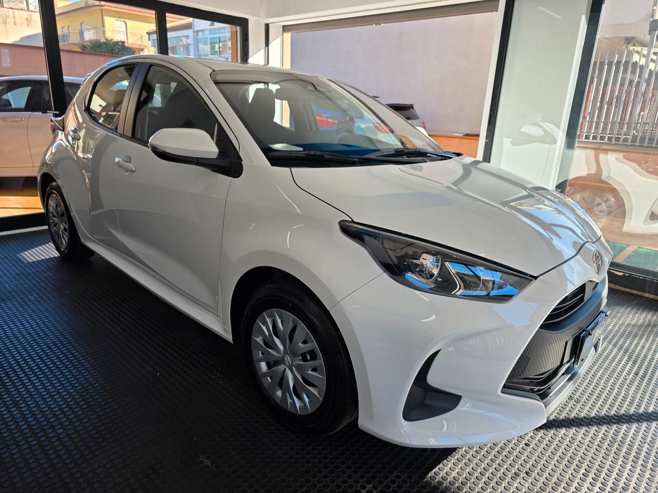 NUOVA Toyota Yaris 1.5 Hybrid 5 porte Active