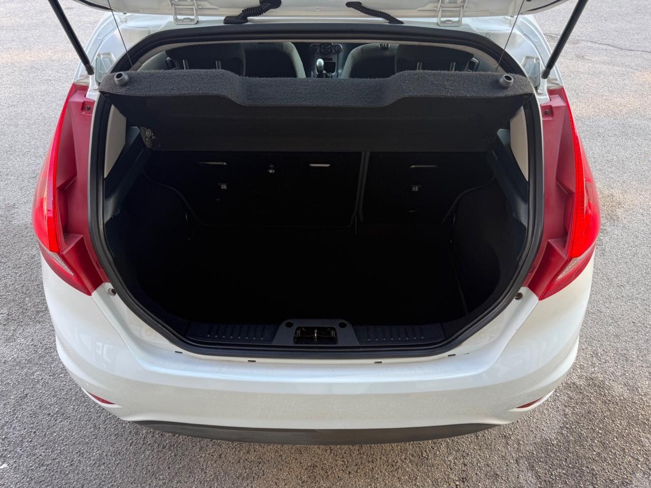 Ford Fiesta 1.4 5 porte Bz.- GPL - Neopatentati