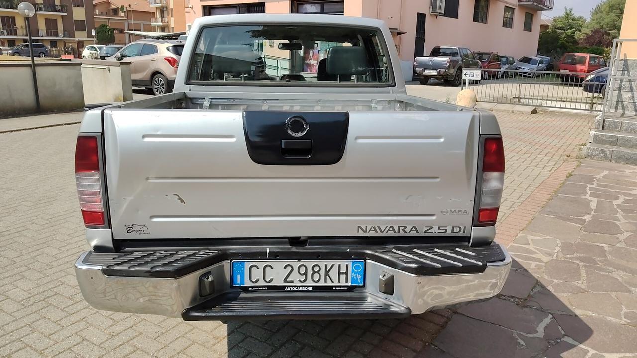 Nissan Navara Double Cab 2.5 td 133cv