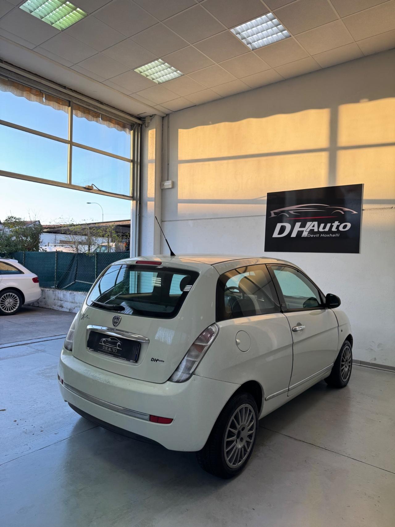 Lancia Ypsilon 1.2 69 CV Unyca