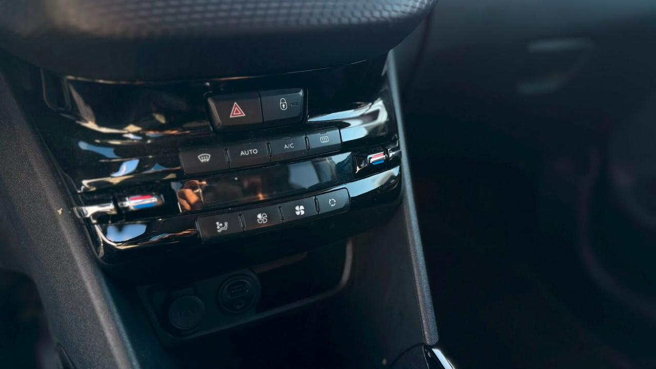 Peugeot 2008 1.2 BENZINA 2015 NEOP.
