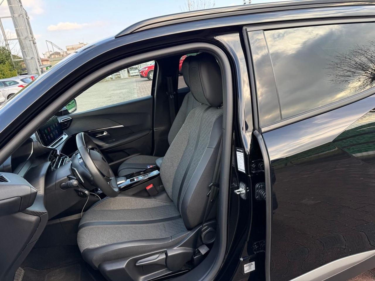 Peugeot 2008 PureTech 130 #9111