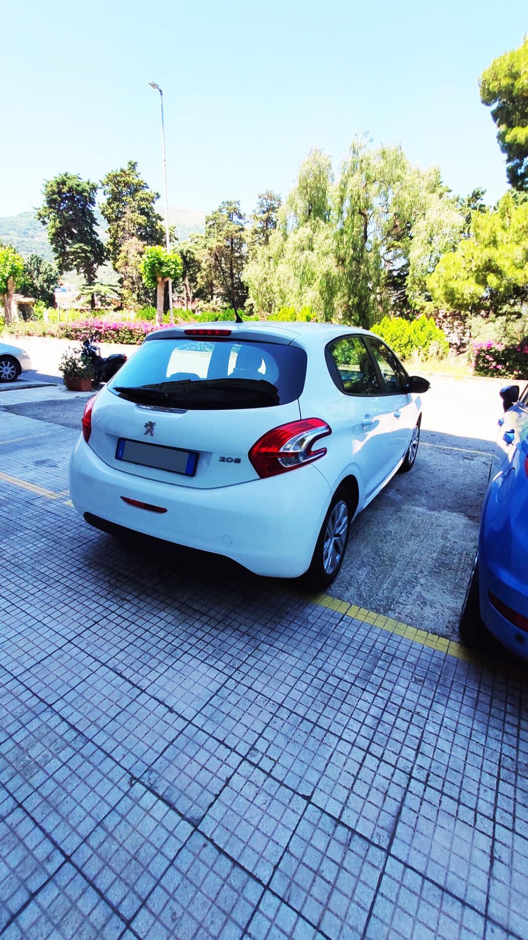 Peugeot 208 1.4 HDi 68 CV 5 porte Allure