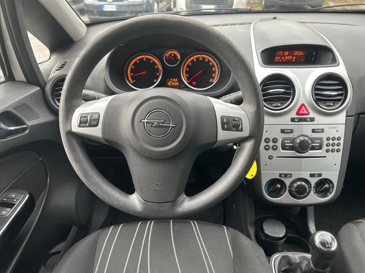 Opel Corsa 1.2 5 porte Cosmo