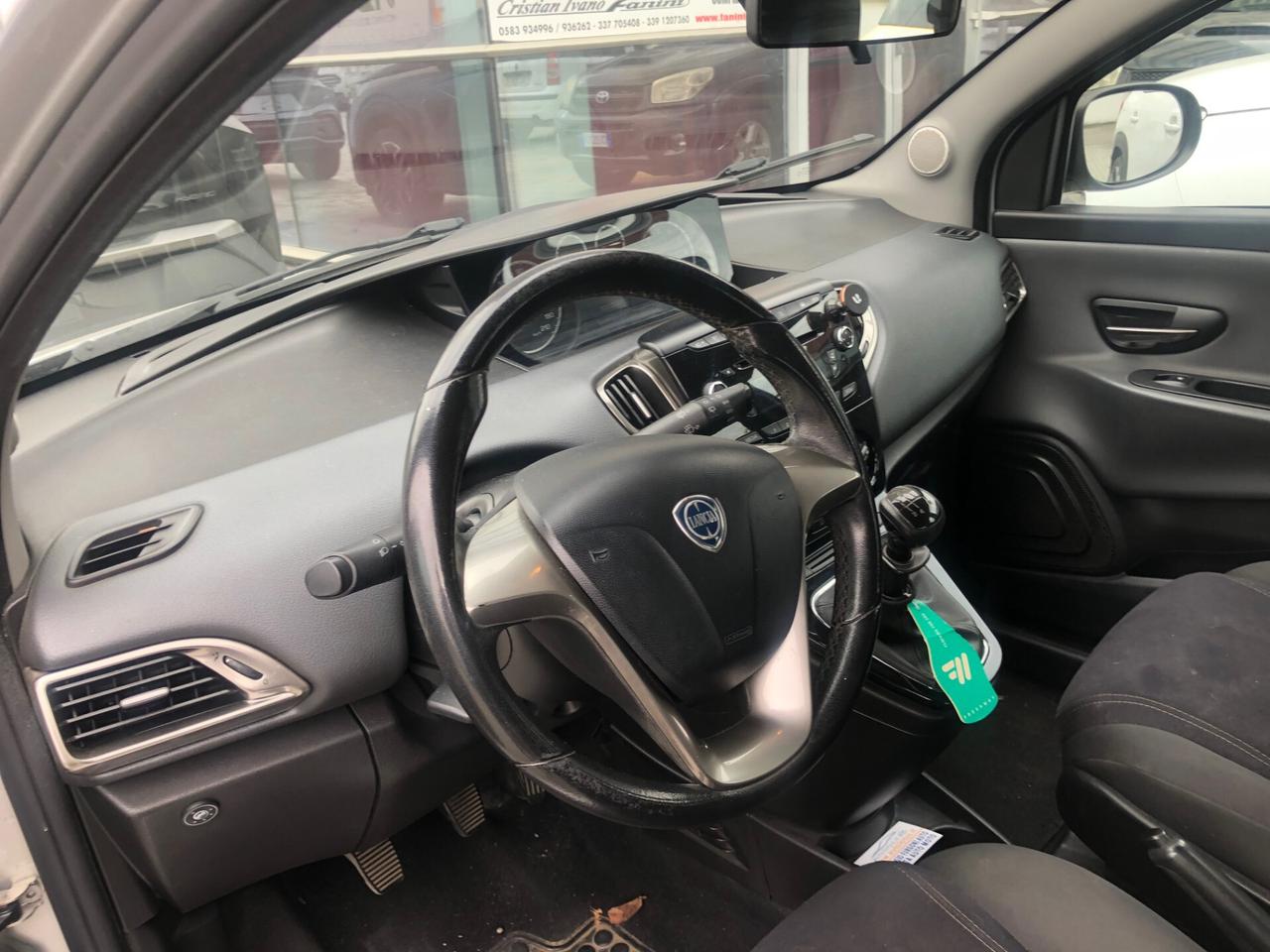 Lancia Ypsilon 1.2 69 CV 5 porte S&S Silver