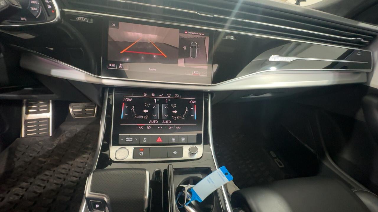 Audi Q8 55 TFSI quattro tiptronic