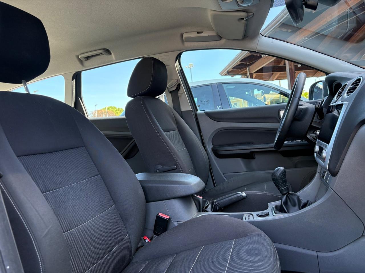 Ford Focus 1.6 gpl titanium