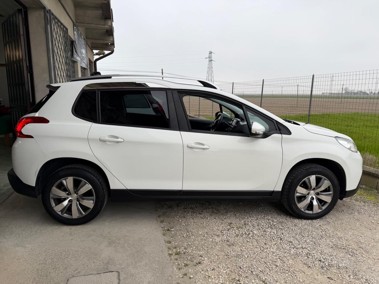 Peugeot 2008 1.2 82CV Allure