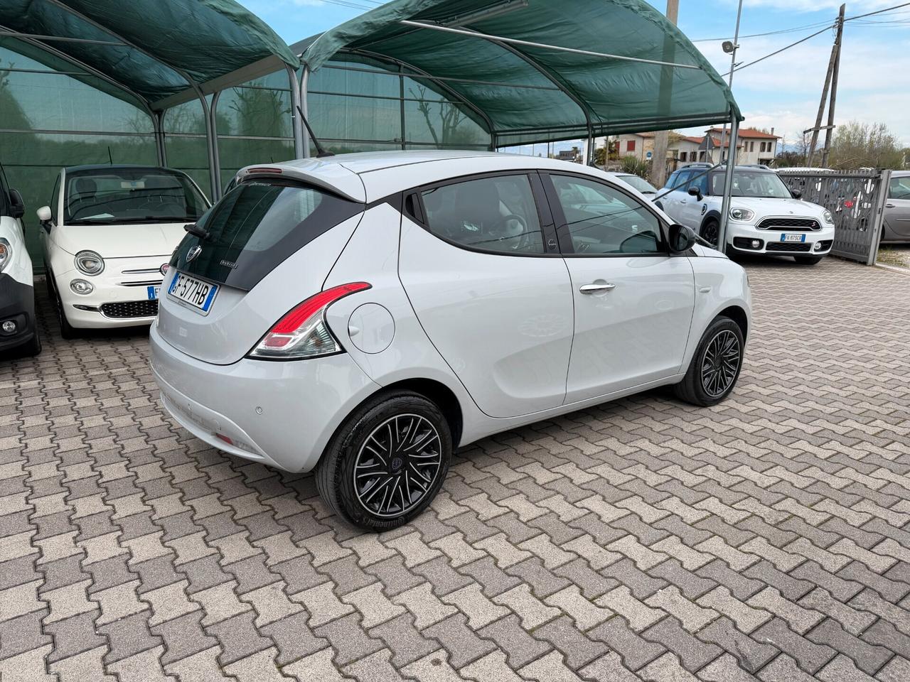 Lancia Ypsilon 1.0 FireFly 5 porte S&S Hybrid Ecochic Gold