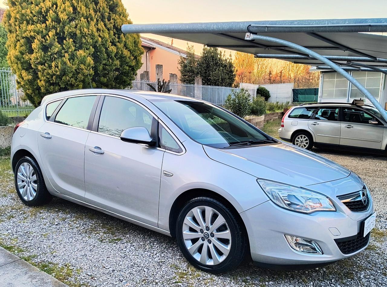 Opel Astra 1.3 CDTI 95CV 5 porte Cosmo